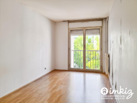 
                                                                                        Vente
                                                                                         2 pièces 58m² Quai de Valmy, parking inclus