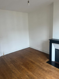 
                                                                                        Location
                                                                                         2 pièces