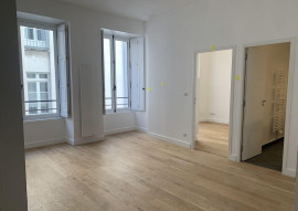 
                                                                                        Location
                                                                                         2 pièces à Paris 10è