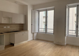 
                                                                                        Location
                                                                                         2 pièces à Paris 10è