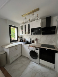 
                                                                                        Location
                                                                                         2 pièces balcon