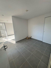 
                                                                                        Location
                                                                                         2 pièces balcon