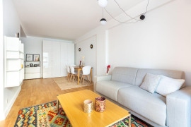 
                                                                                        Location
                                                                                         2 pièces - Balcon - Refait à neuf