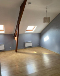 
                                                                                        Location
                                                                                         2 pièces mansardé à louer à Versailles
