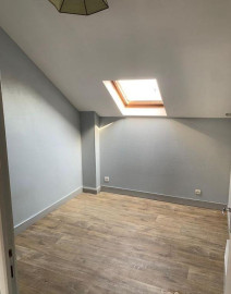 
                                                                                        Location
                                                                                         2 pièces mansardé à louer à Versailles