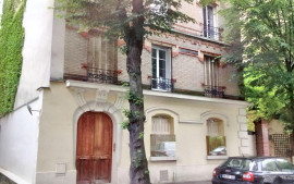 
                                                                                        Location
                                                                                         2 pièces meublé dans un immeuble de charme