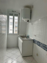 
                                                                                        Location
                                                                                         2 pièces meublé lumineux - dernier étage- 33m2