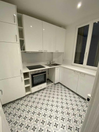 
                                                                                        Location
                                                                                         2 pièces rénové et meublé Paris 18è