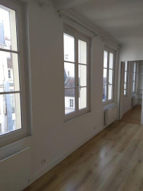 
                                                                                        Location
                                                                                         2 pièces rue de Lille, sur cour