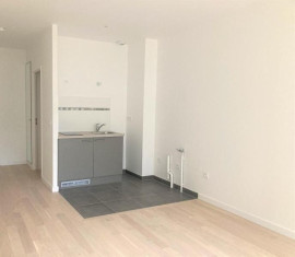 
                                                                                        Location
                                                                                         2 pièces + terrasses à louer à Vanves