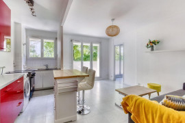 
                                                                                        Location
                                                                                         2 pièces très lumineux et fonctionnel avec balcon