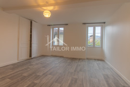 
                                                                                        Location
                                                                                         22 Grande rue St Marcellin - T2 - Etage 2