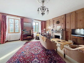 
                                                                                        Vente
                                                                                         25 minutes de la mer au milieu de 12 hectares