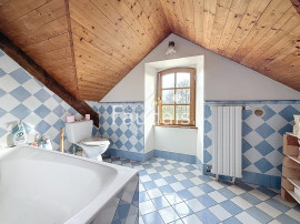 
                                                                                        Vente
                                                                                         25 minutes de la mer au milieu de 12 hectares