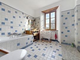 
                                                                                        Vente
                                                                                         25 minutes de la mer au milieu de 12 hectares