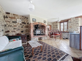 
                                                                                        Vente
                                                                                         25 minutes de la mer au milieu de 12 hectares