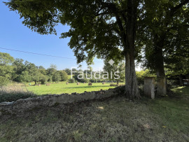 
                                                                                        Vente
                                                                                         25 minutes de la mer au milieu de 12 hectares