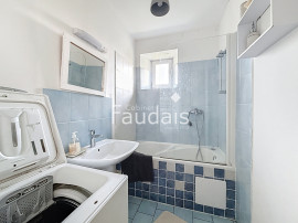 
                                                                                        Vente
                                                                                         25 minutes de la mer au milieu de 12 hectares