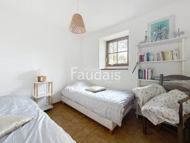 
                                                                                        Vente
                                                                                         25 minutes de la mer au milieu de 12 hectares