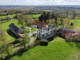 
                                                                                        Vente
                                                                                         25 minutes de la mer au milieu de 12 hectares