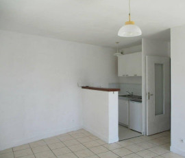 
                                                                                        Location
                                                                                         2P 37m² calme et refait à neuf, avec balcon