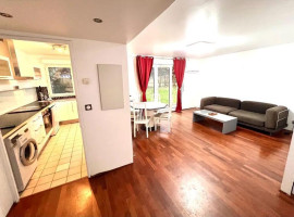 
                                                                                        Location
                                                                                         2P meublé 49m2 + jardin privatif 250m2 à Livry