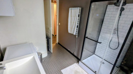 
                                                                                        Location
                                                                                         2P meublé 60m² calme Père Lachaise avec cachet