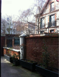 
                                                                                        Location
                                                                                         2P Montrouge dans villa