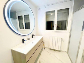 
                                                                                        Colocation
                                                                                         3 chambres dispo dans grande coloc 240m²