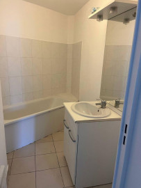 
                                                                                        Colocation
                                                                                         3 CHAMBRES EN COLOCATION