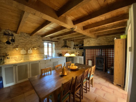 
                                                                                        Vente
                                                                                         3 maisons/gîtes en pierre avec étang de baignade