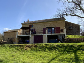 
                                                                                        Vente
                                                                                         3 maisons/gîtes en pierre avec étang de baignade