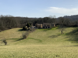 
                                                                                        Vente
                                                                                         3 maisons/gîtes en pierre avec étang de baignade