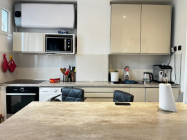 
                                                                                        Location
                                                                                         3 P TRAVERSANT - BAIGNÉ DE LUMIERE (loyer tout inclus)