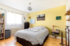 
                                                                                        Location
                                                                                         3 pièces 65 m2 - Grand appartement cosy 18eme