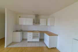 
                                                                                        Vente
                                                                                         3 pièces