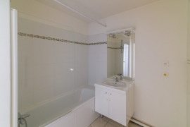 
                                                                                        Vente
                                                                                         3 pièces