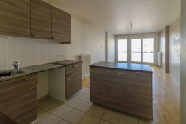 
                                                                                        Vente
                                                                                         3 pièces