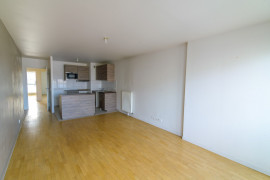 
                                                                                        Vente
                                                                                         3 pièces