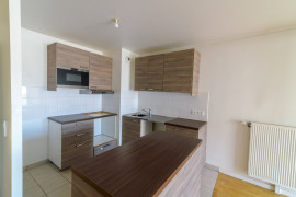 
                                                                                        Vente
                                                                                         3 pièces