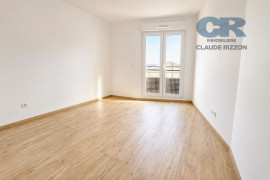 
                                                                                        Vente
                                                                                         3 PIECES A VENDRE