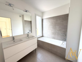 
                                                                                        Vente
                                                                                         3 pièces Lumineux - Jolie Vue dégagée sur Grimaud