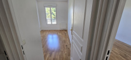 
                                                                                        Location
                                                                                         4/5 PIECES +2 PARKING+ CAVE + PETIT BALCON