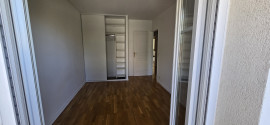 
                                                                                        Location
                                                                                         4/5 PIECES +2 PARKING+ CAVE + PETIT BALCON