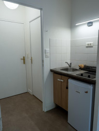 
                                                                                        Location
                                                                                         490€ Studio Meublé + Parking + Local à vélo