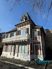 Vente
5 pièces, 3 chambres, balcon filant