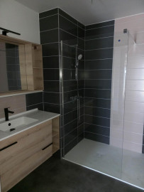 
                                                                                        Location
                                                                                         5-pièces dans maison de maître