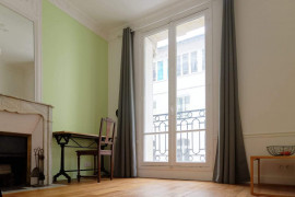 Location
67m charming apartment in Montmartre Area (2 bedrooms & Living room) (loyer tout inclus)