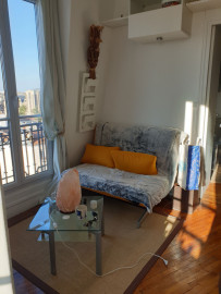 Location
À 10 minutes à pied de Paris - Charmant studio avec vue imprenable sur la Tour Eiffel & les toits de Paris (loyer tout inclus)