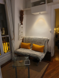 Location
À 10 minutes à pied de Paris - Charmant studio avec vue imprenable sur la Tour Eiffel & les toits de Paris (loyer tout inclus)